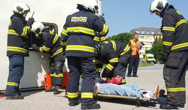 Taktické cvičení, které se konalo v úterý 18. června 2019 u Střední rybářské školy ve Vodňanech, prověřilo všechny složky IZS. Námětem cvičení byla dopravní nehoda autobusu a cyklisty.