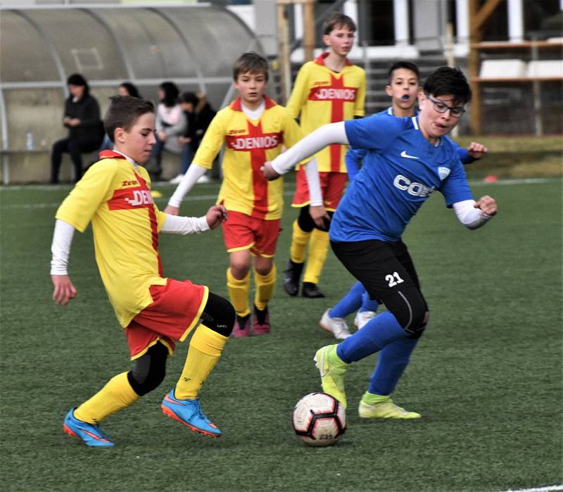 Žáci Junioru Strakonice se v přípravě utkali s fotbalisty FC MAS Táborsko.