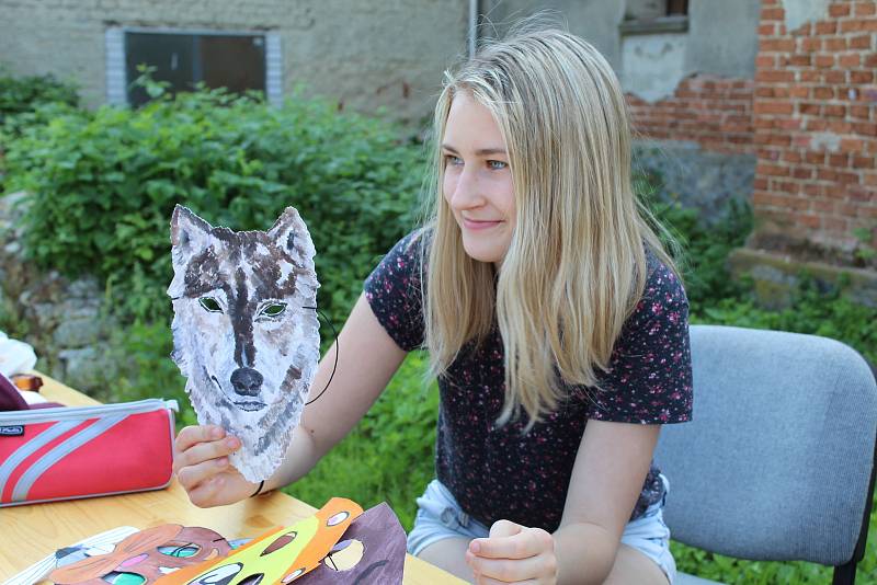 Studenti Střední školy a Jazykové školy ve Volyni připravili zábavné dopoledne pro nejmenší.