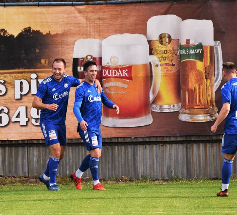 Fotbalová divize: Otava Katovice - Petřín Plzeň 3:0 (2:0).