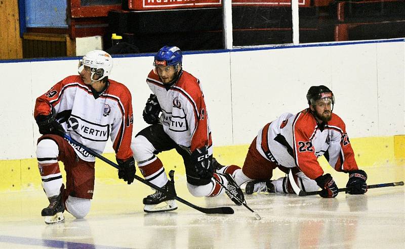 O pohár ředitele pivovaru Dudák: HC Strakonice - HC Radomyšl 2:1.