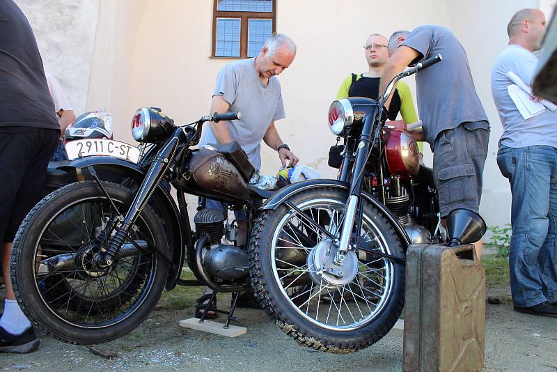 Ve Strakonicích v sobotu odstartoval čtvrtý ročník závodu veteránů Soutěž Šumavou.