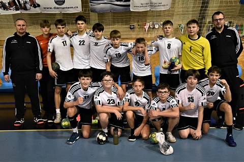 Strakoničtí starší žáci po suverénní jízdě doma vyhráli i všechny čtyři zápasy v Litovli. Iustrační foto.