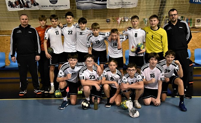 Strakoničtí starší žáci po suverénní jízdě doma vyhráli i všechny čtyři zápasy v Litovli. Iustrační foto.