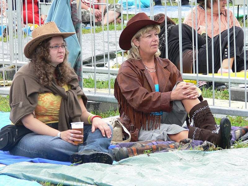 Na sobotní zahájení Stodoly přijelo kolem 300 fanoušků country.