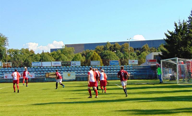 Pro Jakoubka hrály fotbal i výběry fanoušků Slávie a Sparty Praha.