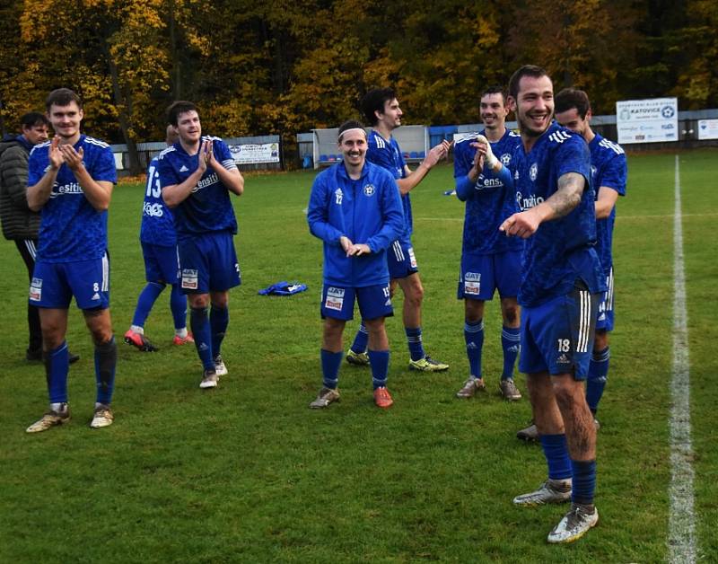 Fotbalvá divize: Otava Katovice - Slavoj Český Krumlov 2:1 (1:0).