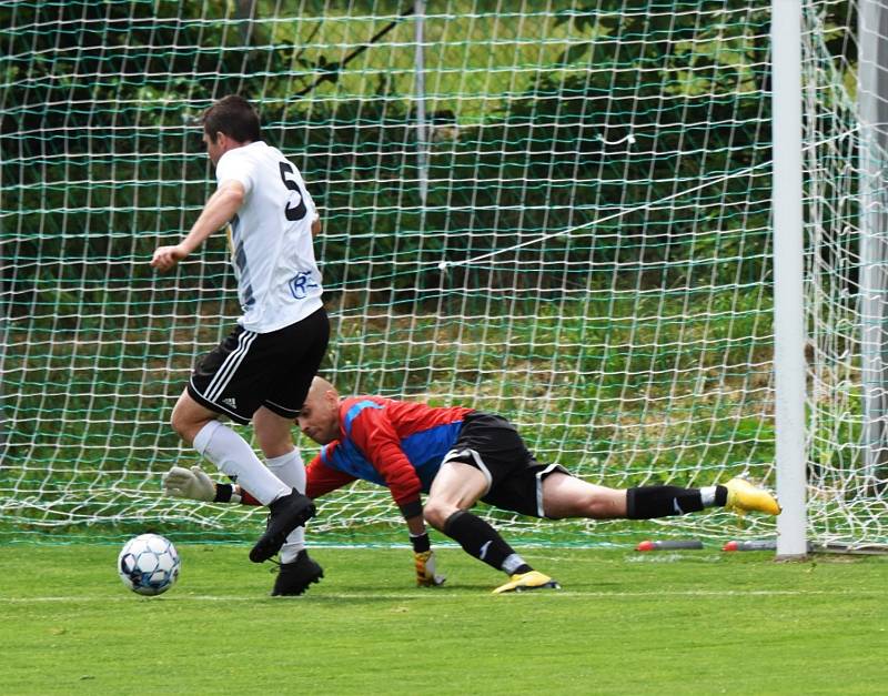 Fotbalová I.B třída: Sousedovice - Lhenice 1:2 (1:1).