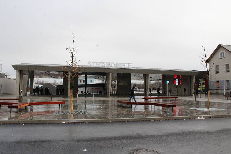 Dopravní terminál Strakonice byl uveden do provozu.