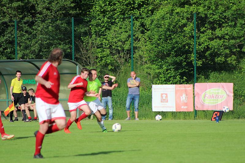 Fotbalová I.B třída: Strunkovice - Stachy 1:2.