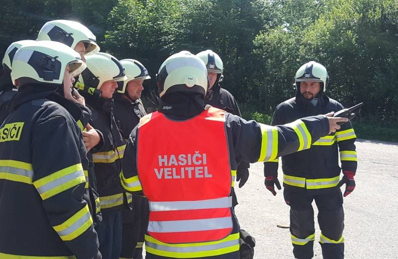 Taktické cvičení, které se konalo v úterý 18. června 2019 u Střední rybářské školy ve Vodňanech, prověřilo všechny složky IZS. Námětem cvičení byla dopravní nehoda autobusu a cyklisty.