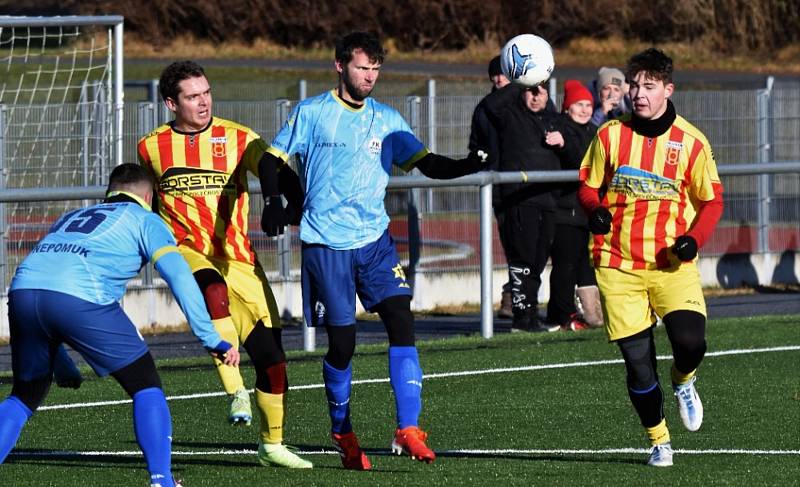 Přípravný fotbal: Junior Strakonice - Nepomuk 6:2 (4:0).