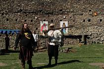 Rytíře, tanečnice, ohňovou show, zbrojnici. To vše mohou v sobotu 6. června vidět ti, kteří přijdou na hrad Helfenburk.