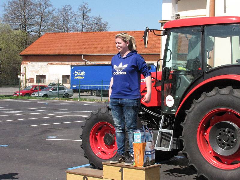 Nová plocha nádvoří umožnila soutěžní prvky umístit tentokrát jinak než v předchozích letech. Trať byla technicky náročnější a pořádně některé závodníky potrápila.