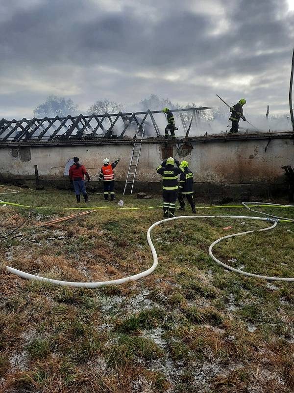 V sobotu se setkalo asi 60 dobrovolníků, kteří pomáhali v Holušovicích odstraňovat následky ničivého požáru.