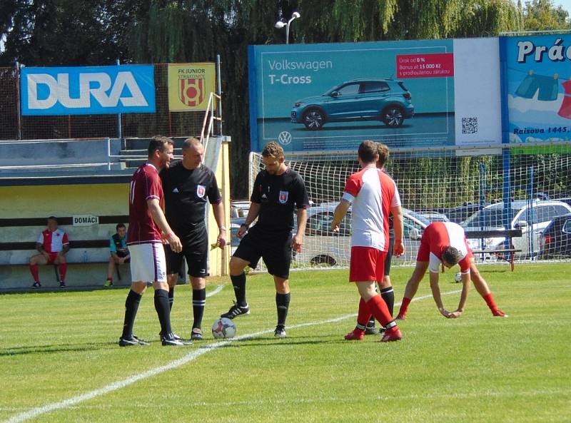 Pro Jakoubka hrály fotbal i výběry fanoušků Slávie a Sparty Praha.