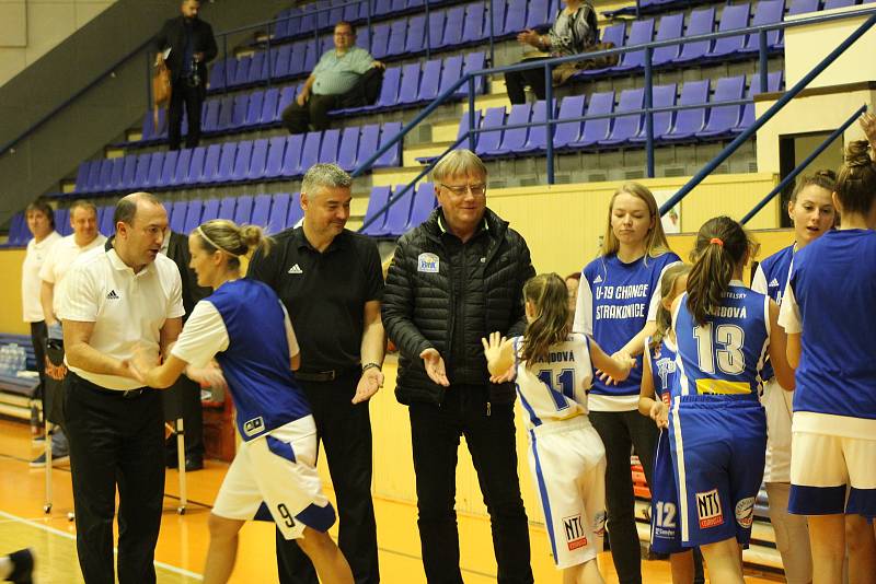 Strakonické basketbalistky poprvé slaví výhru v extralize žen v této sezoně.