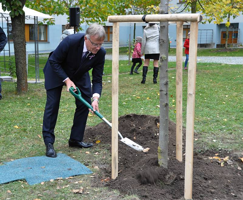 Slavnostní zasazení pamětní lípy ke 100 letům Československa se uskutečnilo ve čtvrtek 25. října.