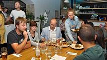 Společná kuchařka přátel a bloggerů byla představena ve středu 23. května v restauraci Sůl a Řepa.