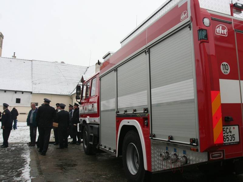 Hasiči v Bavorově mají radost z nové Tatry.