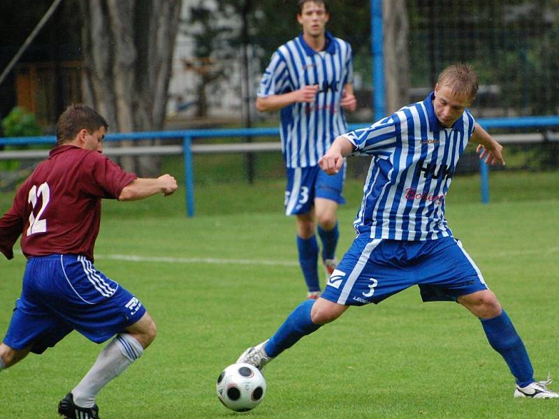 Strakoničtí fotbalisté si připsali cenný skalp, vedoucí Morotlet doma v neděli porazili 2:0. Soupeři tak připravili první jarní porážku.