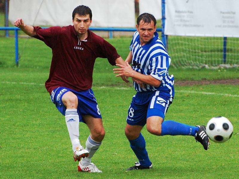 Strakoničtí fotbalisté si připsali cenný skalp, vedoucí Morotlet doma v neděli porazili 2:0. Soupeři tak připravili první jarní porážku.