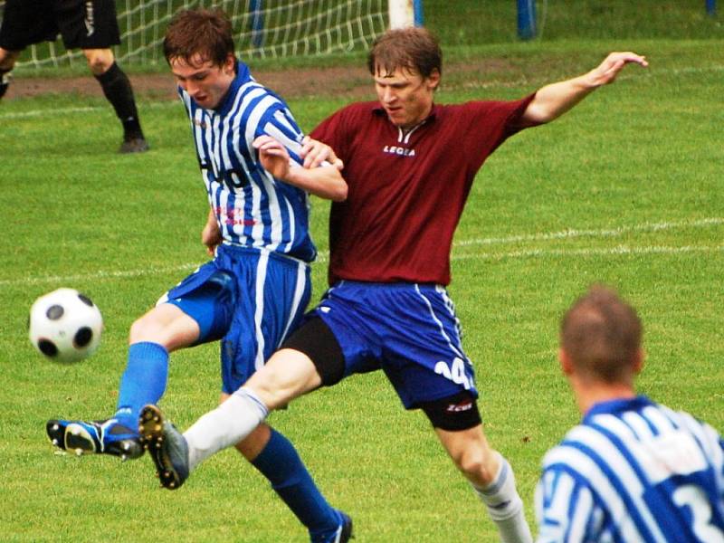 Strakoničtí fotbalisté si připsali cenný skalp, vedoucí Morotlet doma v neděli porazili 2:0. Soupeři tak připravili první jarní porážku.