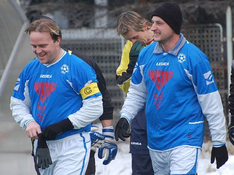 Fotbalisté Oseku (ve žlutém) vedli nad Katovicemi 1:0, ale nakonec prohráli 2:4.