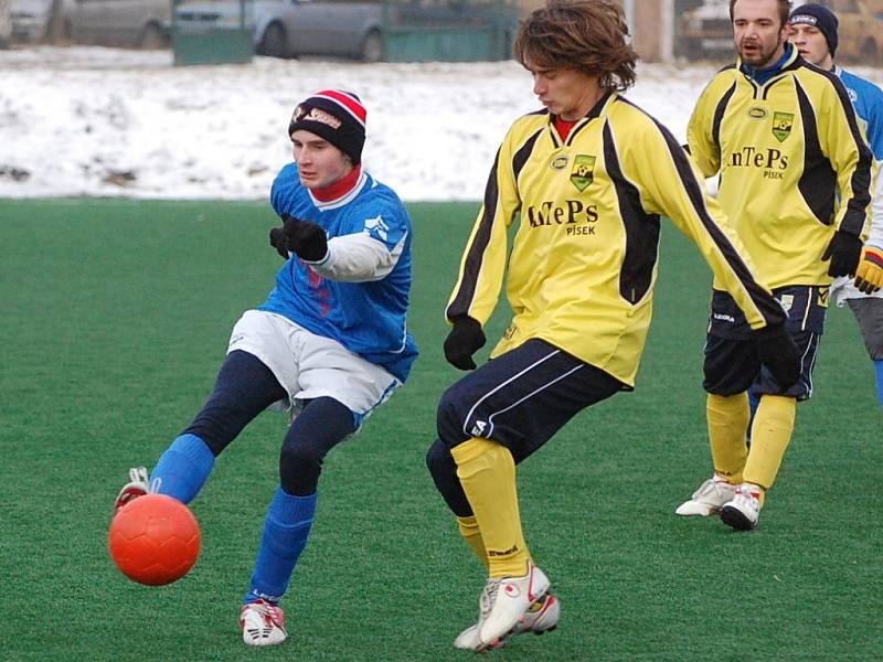 Fotbalisté Oseku (ve žlutém) vedli nad Katovicemi 1:0, ale nakonec prohráli 2:4.