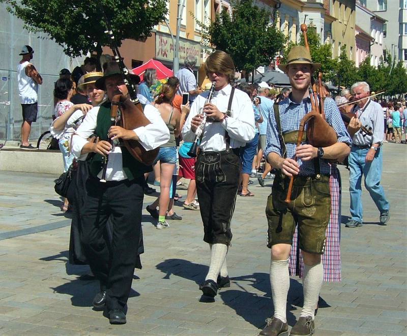 Mezinárodní dudácký festival je velkolepá akce. Fotky z roku 2016.