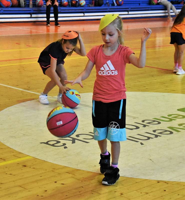 Nejmenší baskeťačky ze Strakonic vyrazily ve středu na soustředění.