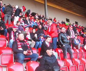 Strakoničtí fanoušci Slavie Praha vyrazili do Edenu na utkání s Pardubicemi.