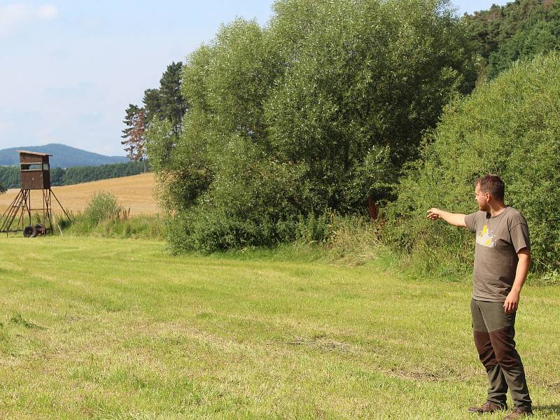 Kolem myslivecké bašty u rybníka Na Lepci za Starým Dražejovem směrem na Krty proběhne obřad i svatební veselí.