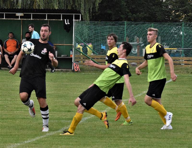 Fotbalová I.B třída: Cehnice - Osek B 3:3.