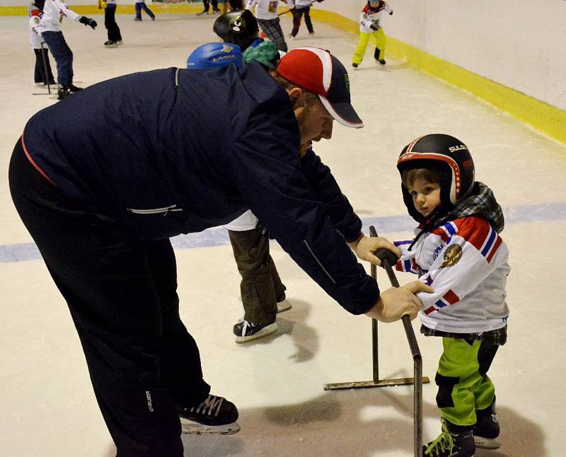 Týden hokeje přilákal desítky dětí.