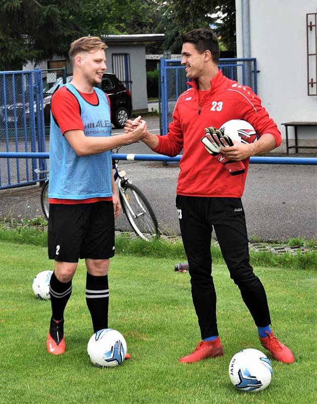 Junior odstartoval přípravu na novou sezonu. Trénink vedl sportovní manažer Tomáš Čakrt, který zaskakoval za trenéra Luďka Cimrhanzla.