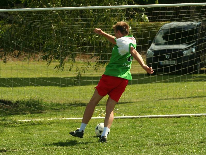 Součástí pouti byl fotbalový zápas Ženatí versus Svobodní, který skončil výsledkem 9:6. Nechyběly ani pouťové atrakce.