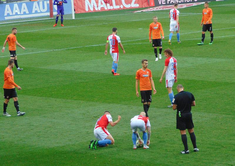 Strakoničtí fanoušci Slavie nechyběli na zápase proti Plzni.