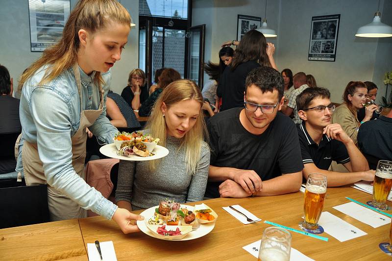 Společná kuchařka přátel a bloggerů byla představena ve středu 23. května v restauraci Sůl a Řepa.