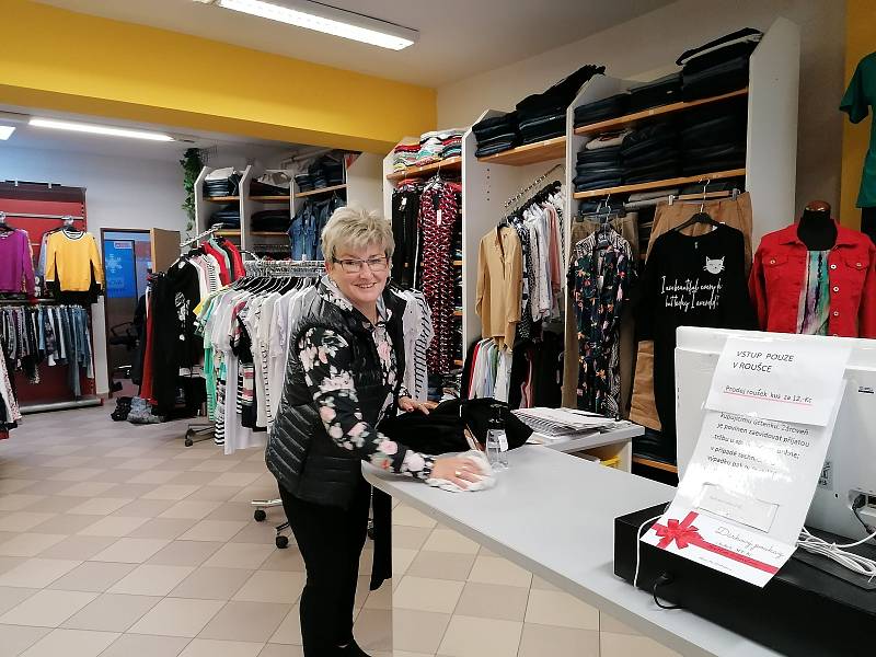 Obchod se stylovou módou ve Vodňanech je připraven na otevření.