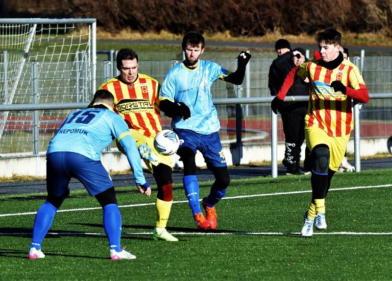 Přípravný fotbal: Junior Strakonice - Nepomuk 6:2 (4:0).