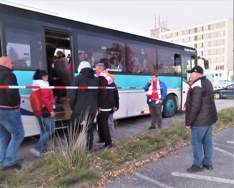 Strakoničtí fanoušci Slavie nemohli chybět na Dynamu.