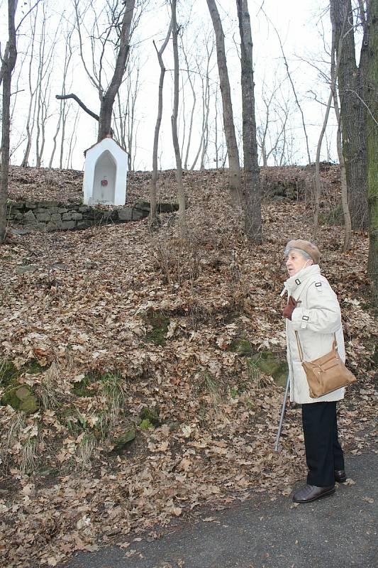 Výprava se Stanislavou Repšovou ke kapličce sv. Petra na Podskalí.