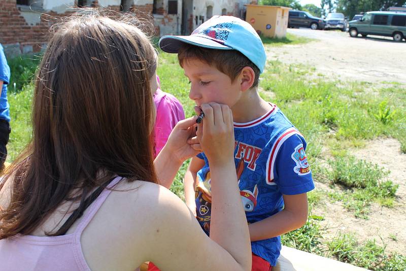 Studenti Střední školy a Jazykové školy ve Volyni připravili zábavné dopoledne pro nejmenší.