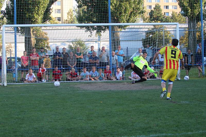 Z utkání Strakonice ČFL - Internacionálové 4:5 (penalty 5:4).