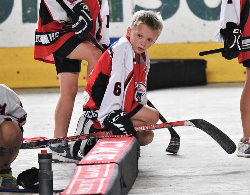 Hokejoví čtvrťáci HC Strakonice zakončili letní přípravu zápasem v hokejbale.