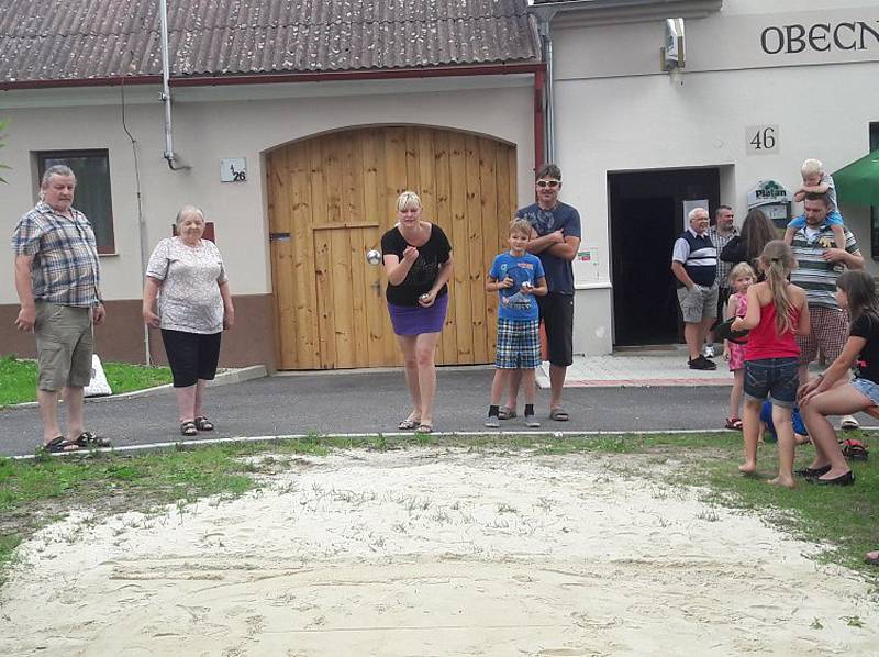 Turnaj v pétanque v Číčenicích