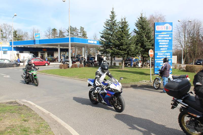 Na již  jedenáctý ročník "Vykopání pincka aneb zahájení sezóny motobobrů"  se  v sobotu sjeli motorkáři z širokého okolí.