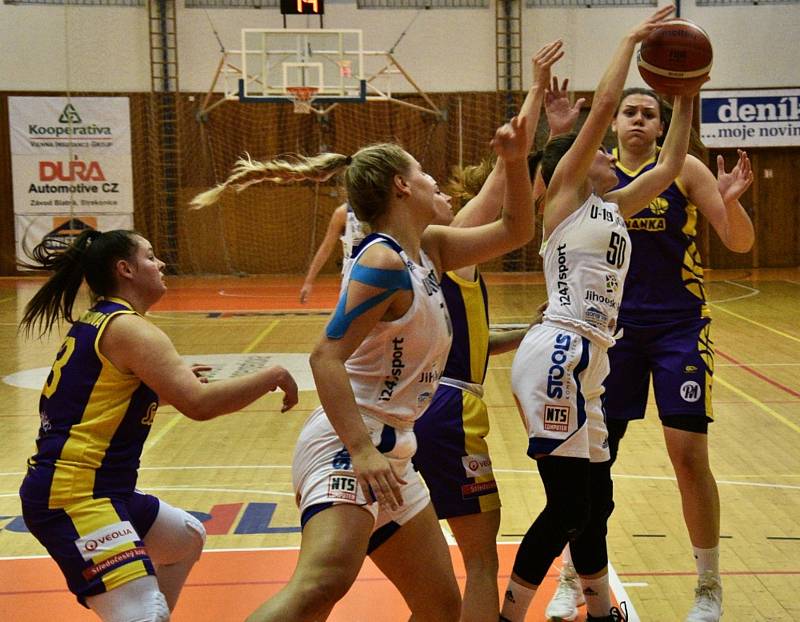 Renomia ŽBL: BK Strakonice - Slovanka 64:79.