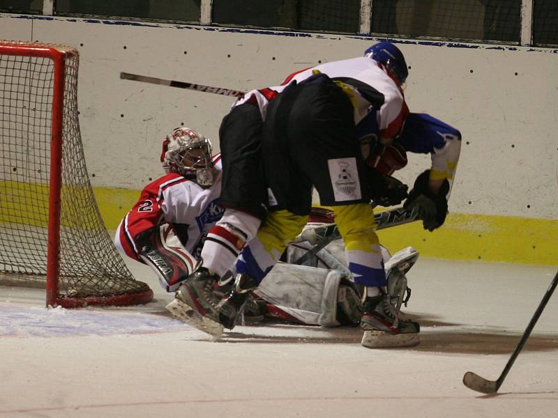 Hokejisté Strakonic porazili Veselí nad Lužnicí na nájezdy 3:2.